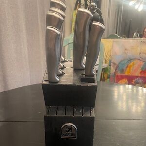 Sabatier Knife Block with 6 Cooking Knives and Sharpener.